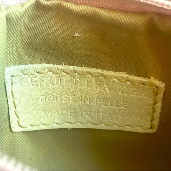 Borse In Pelle Made in Italy. Purple Leather Bag With Metal Trim and Chain - Picture 4 of 11